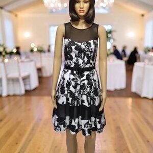 White House Black Market WHBM Dress Black White Floral Sleeveless Size 00